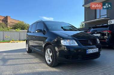 Мінівен Volkswagen Touran 2005 в 