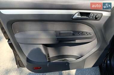 Минивэн Volkswagen Touran 2011 в 