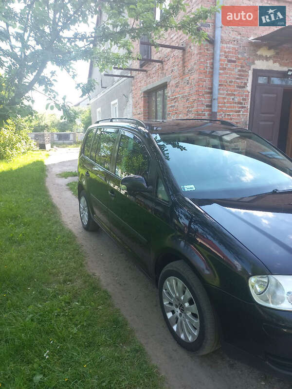 Мінівен Volkswagen Touran 2004 в Пустомитах