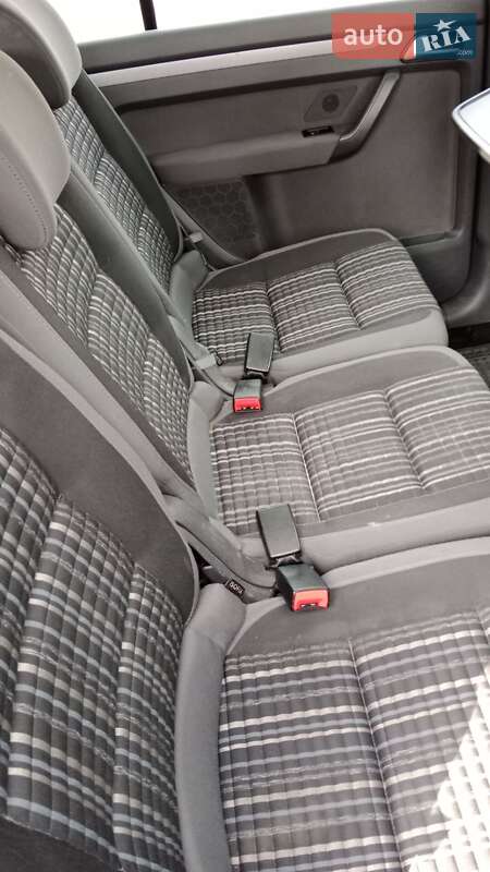 Мінівен Volkswagen Touran 2012 в Тячеві