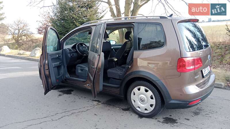 Мінівен Volkswagen Touran 2012 в Тячеві