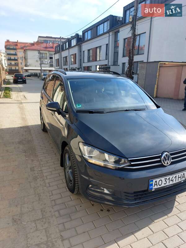 Микровэн Volkswagen Touran 2017 в Ужгороде