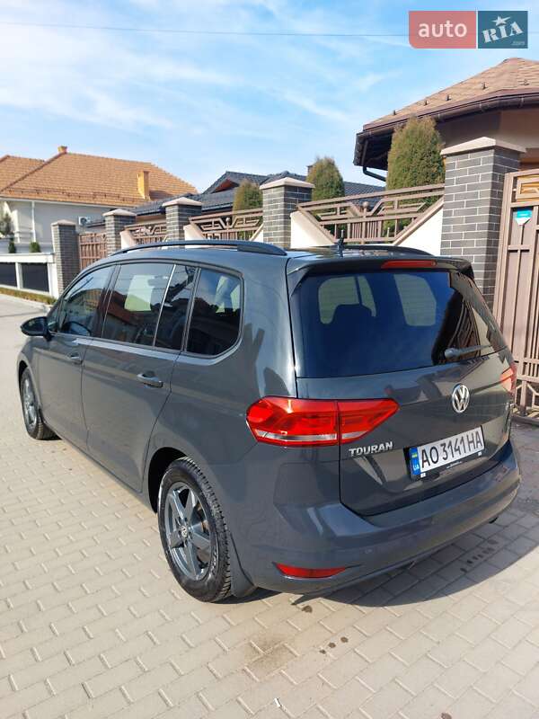 Микровэн Volkswagen Touran 2017 в Ужгороде