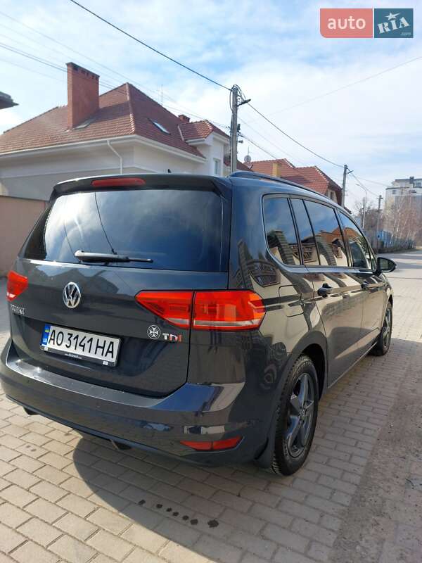 Микровэн Volkswagen Touran 2017 в Ужгороде