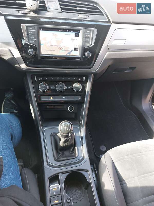 Микровэн Volkswagen Touran 2017 в Ужгороде