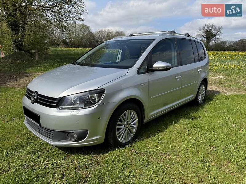 Мінівен Volkswagen Touran 2015 в 