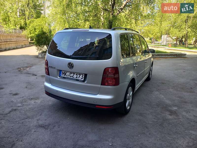 Минивэн Volkswagen Touran 2009 в Жмеринке
