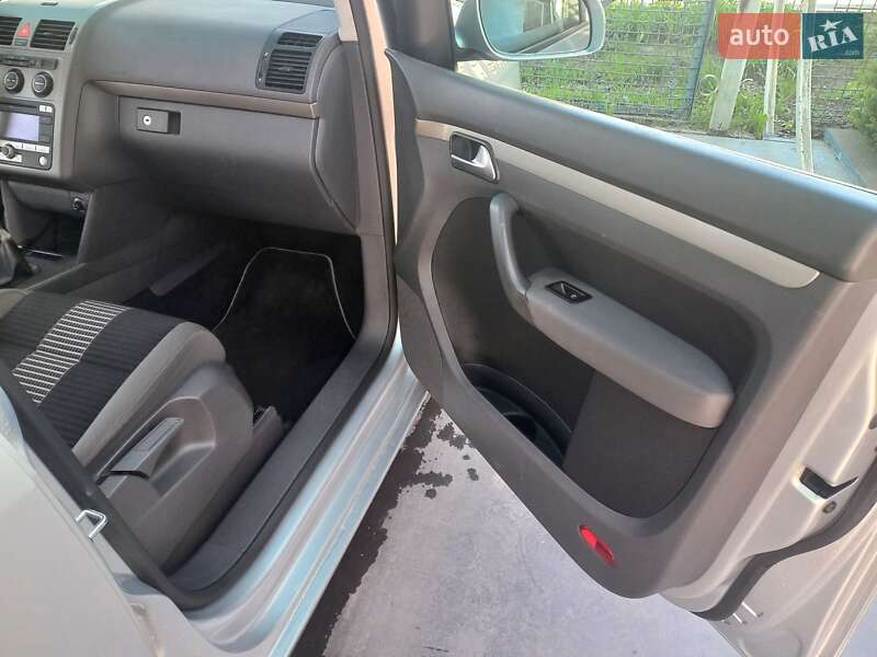 Минивэн Volkswagen Touran 2009 в Жмеринке