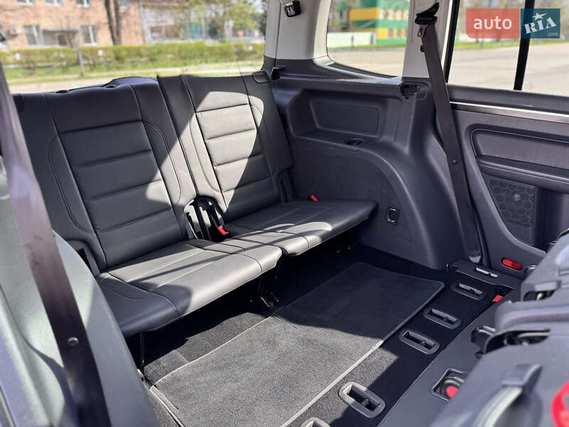 Минивэн Volkswagen Touran 2012 в Луцке