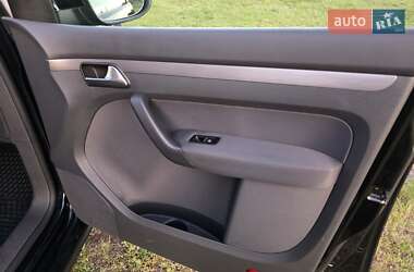 Минивэн Volkswagen Touran 2011 в 