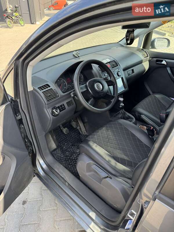Минивэн Volkswagen Touran 2005 в Черновцах