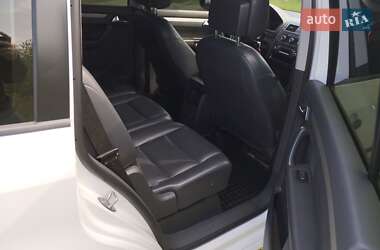 Мінівен Volkswagen Touran 2014 в 