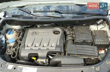 Мінівен Volkswagen Touran 2014 в 