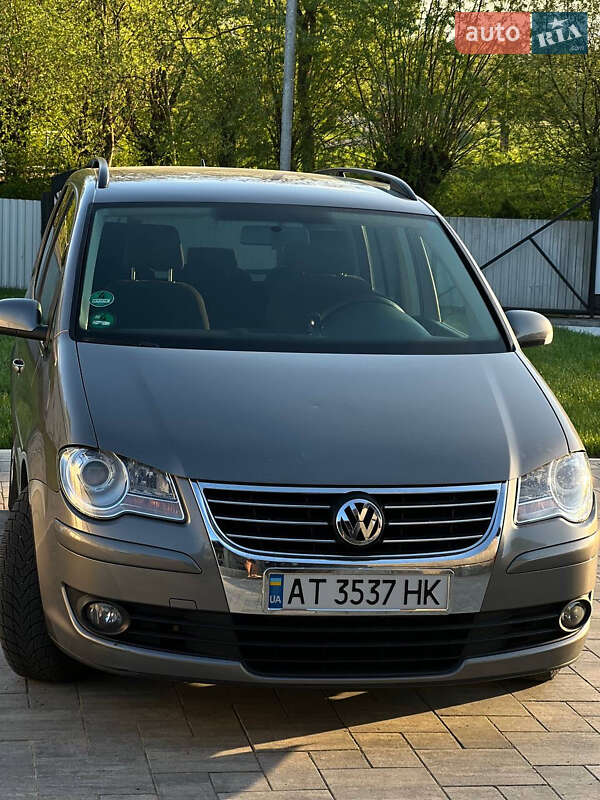 Минивэн Volkswagen Touran 2008 в 