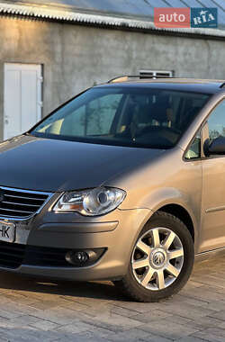 Минивэн Volkswagen Touran 2008 в 