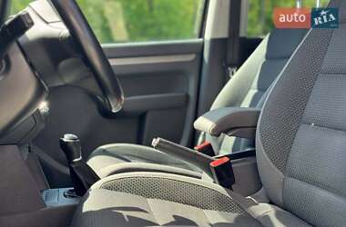 Мінівен Volkswagen Touran 2013 в 