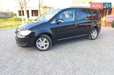 Минивэн Volkswagen Touran 2007 в Сарате