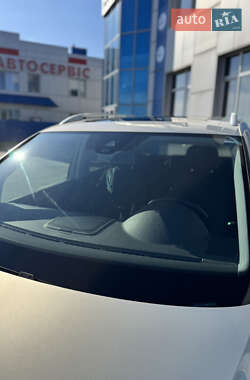 Мінівен Volkswagen Touran 2013 в 