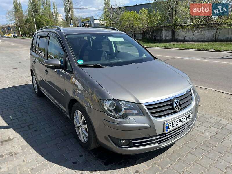 Минивэн Volkswagen Touran 2010 в Николаеве