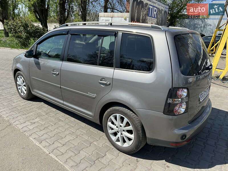 Минивэн Volkswagen Touran 2010 в Николаеве
