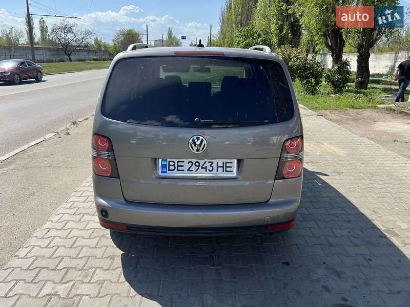 Минивэн Volkswagen Touran 2010 в Николаеве
