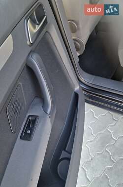 Минивэн Volkswagen Touran 2010 в 