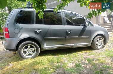 Минивэн Volkswagen Touran 2004 в Кицмани
