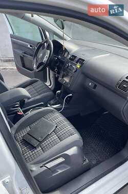 Мінівен Volkswagen Touran 2011 в 