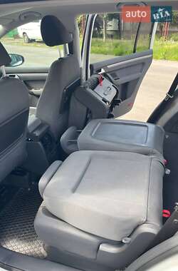 Мінівен Volkswagen Touran 2011 в 