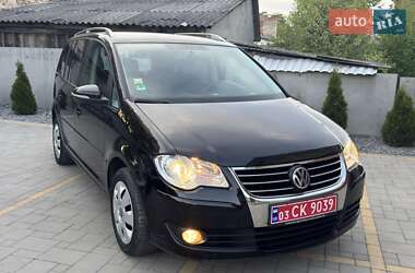Мінівен Volkswagen Touran 2009 в Нововолинську