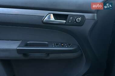 Мінівен Volkswagen Touran 2010 в 
