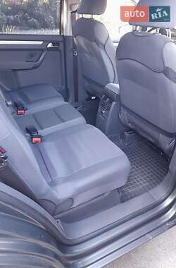 Минивэн Volkswagen Touran 2011 в 