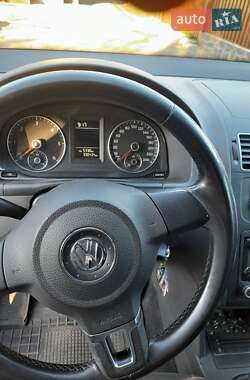 Минивэн Volkswagen Touran 2011 в 