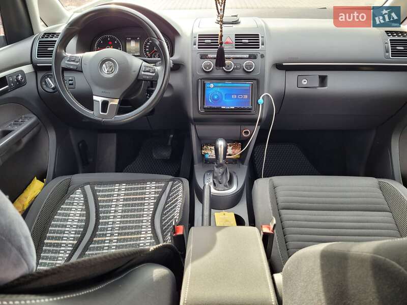 Минивэн Volkswagen Touran 2015 в Болехове