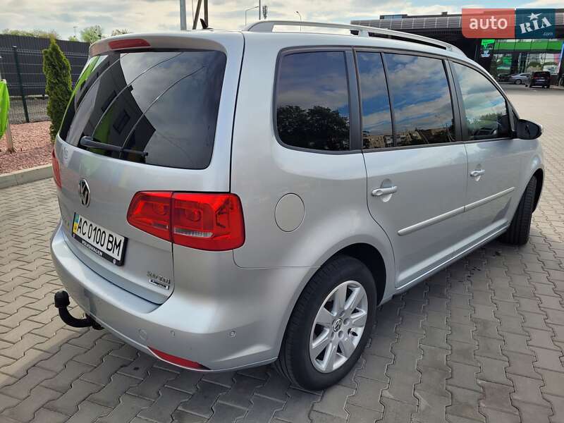 Минивэн Volkswagen Touran 2015 в Болехове