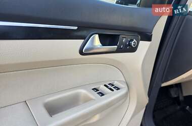Минивэн Volkswagen Touran 2010 в 