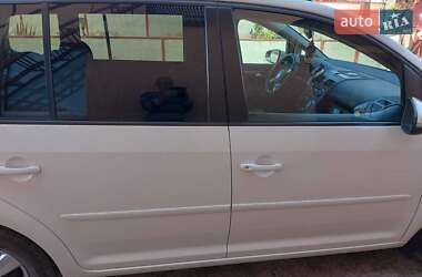 Минивэн Volkswagen Touran 2013 в 