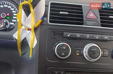 Минивэн Volkswagen Touran 2013 в 