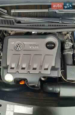 Минивэн Volkswagen Touran 2011 в 