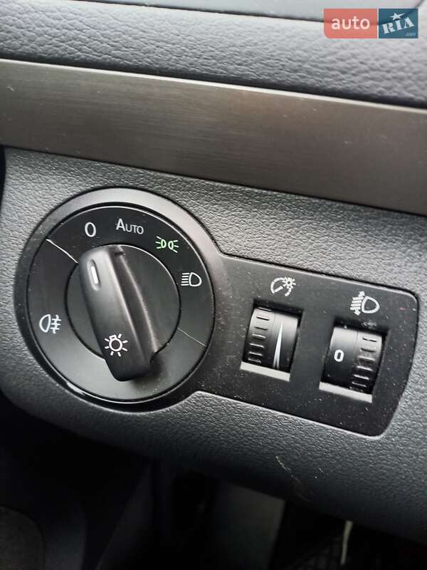 Минивэн Volkswagen Touran 2009 в Жмеринке