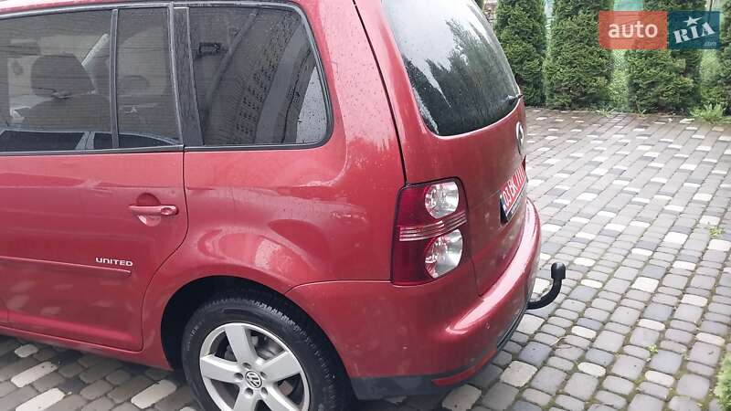 Мінівен Volkswagen Touran 2010 в Великій Багачці