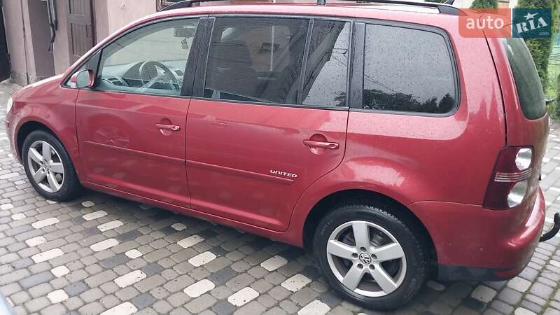 Мінівен Volkswagen Touran 2010 в Великій Багачці