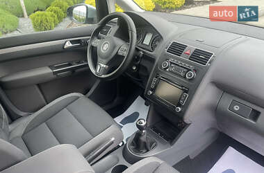 Мінівен Volkswagen Touran 2011 в 