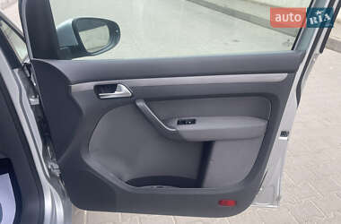 Мінівен Volkswagen Touran 2011 в 