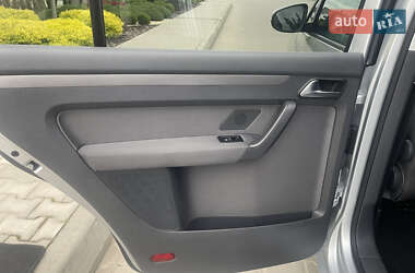 Мінівен Volkswagen Touran 2011 в 
