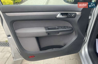 Мінівен Volkswagen Touran 2011 в 