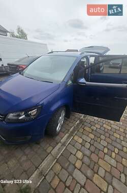 Мінівен Volkswagen Touran 2012 в 