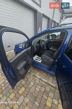 Мінівен Volkswagen Touran 2012 в 