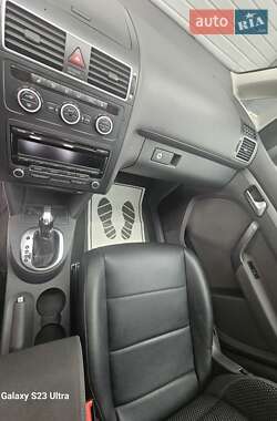 Мінівен Volkswagen Touran 2012 в 