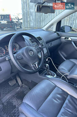 Минивэн Volkswagen Touran 2011 в 